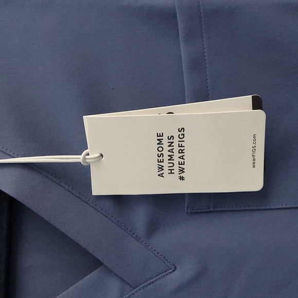 FIGS Catarina One Pocket V Neck Scrub Top In Big Sky - Picture 12 of 15